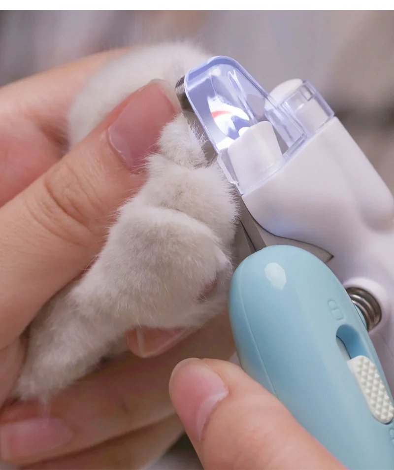 Pet Nail Clippers with LED Light - Image 2